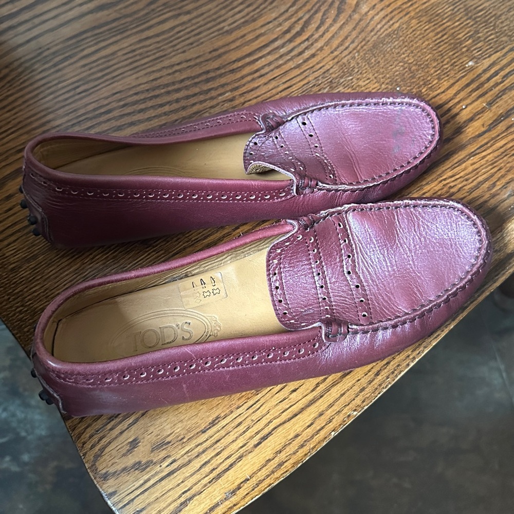 TOD’s Burgundy Leather Loafers womens size 8.5 US 39 EU